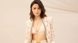 Alia Bhatt Shows Up with her Hot Stunning Bikni Outfit: Her fans goes shocked with her hot look